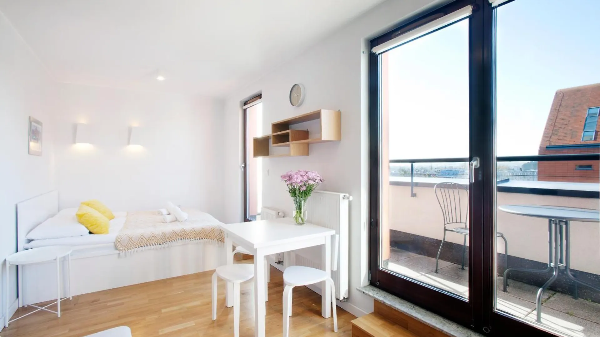 Marine Studio With Balcony And Parking By Tyzenhauz グダニスク 0*,  ポーランド