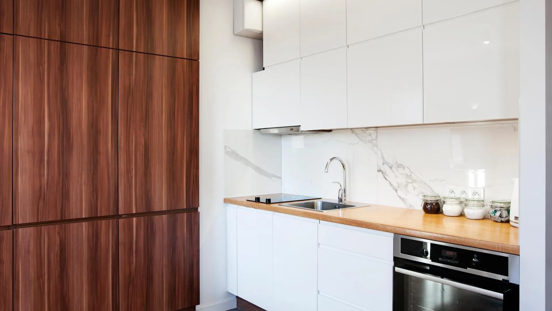 Marine Studio With Balcony And Parking By Tyzenhauz Gdansk